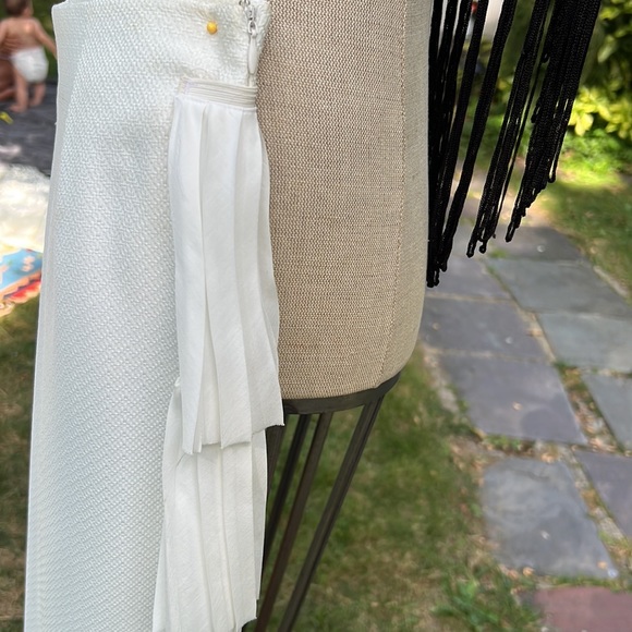 Trendy tiered wide leg white pants - Picture 4 of 6